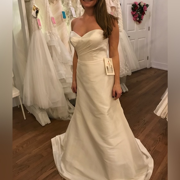 NWT Essence of Australia Strapless Ballgown Wedding Dress, Size 10 - Picture 6 of 9